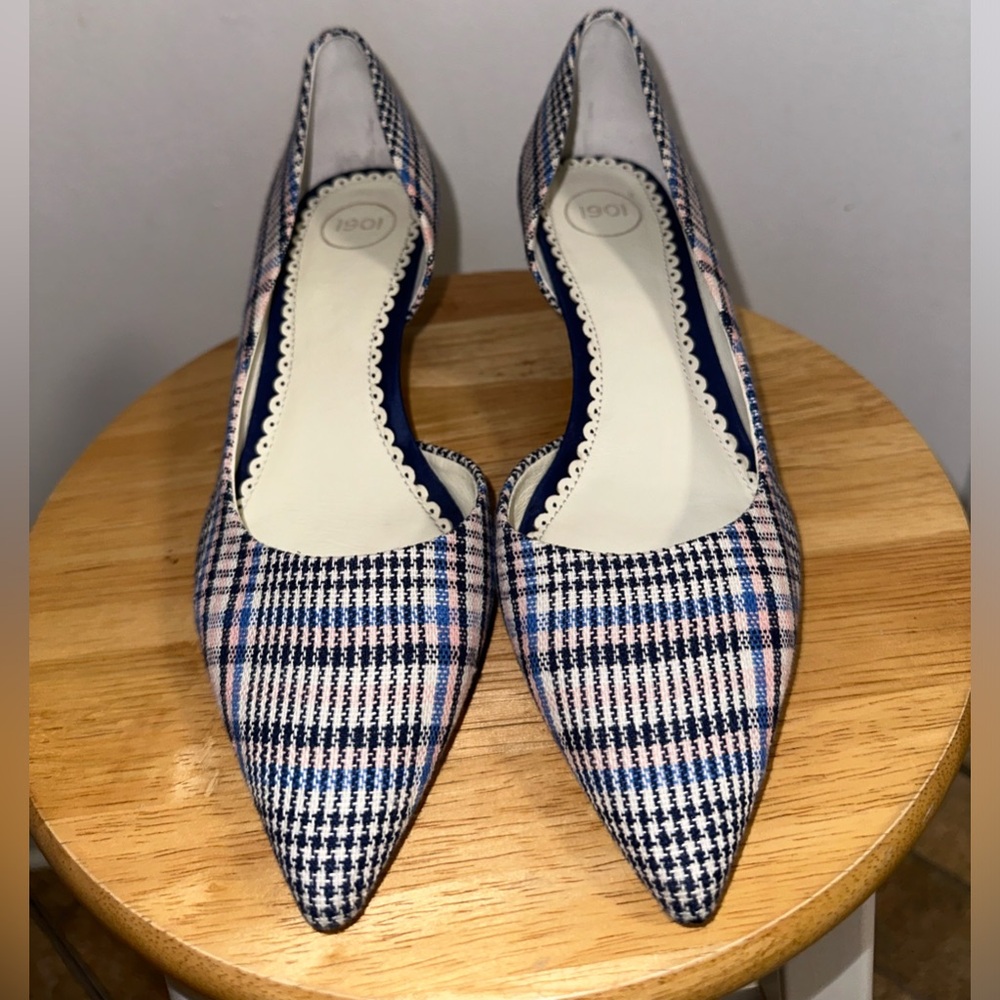 1901 Pumps - image 2